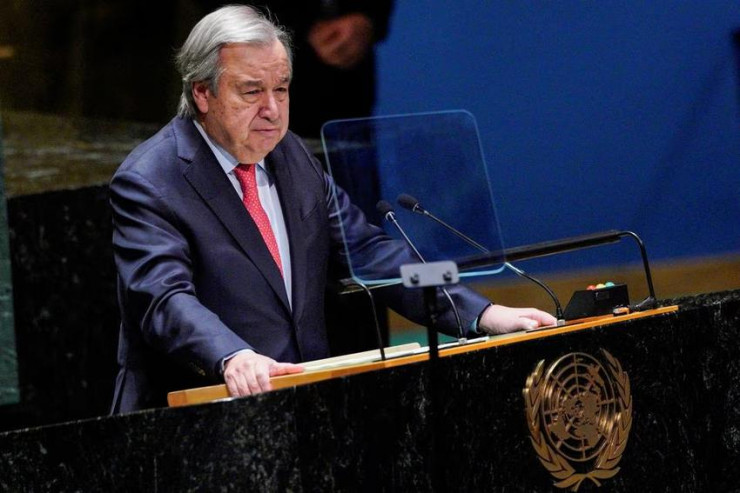 Tổng thư ký Liên Hợp Quốc Antonio Guterres trong cuộc họp với Đại hội đồng hôm 22-2. Ảnh: REUTERS