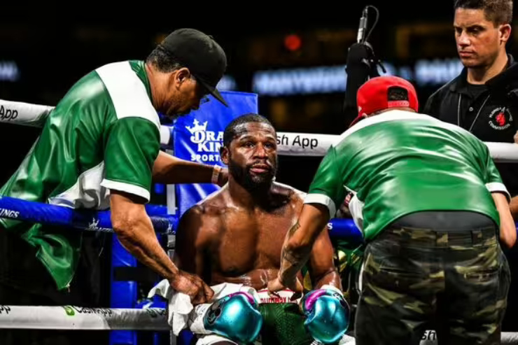 Mayweather từng nhận trận thua bẽ mặt trong phòng tập vào năm anh 20 tuổi