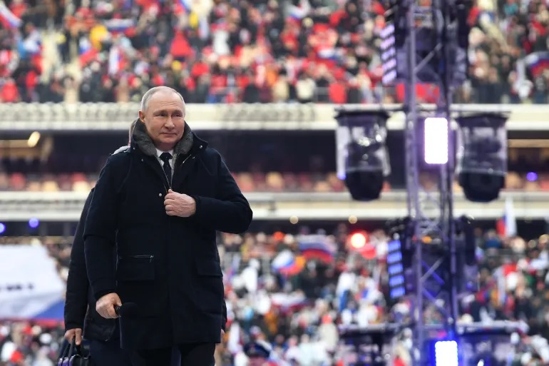 Ông Putin tới dự sự kiện kỷ niệm 1 năm Nga mở chiến dịch quân sự ở Ukraine&nbsp;(ảnh: RT)