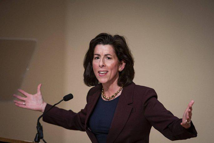 Bộ trưởng Thương mại Mỹ Gina Raimondo. Ảnh: Bloomberg