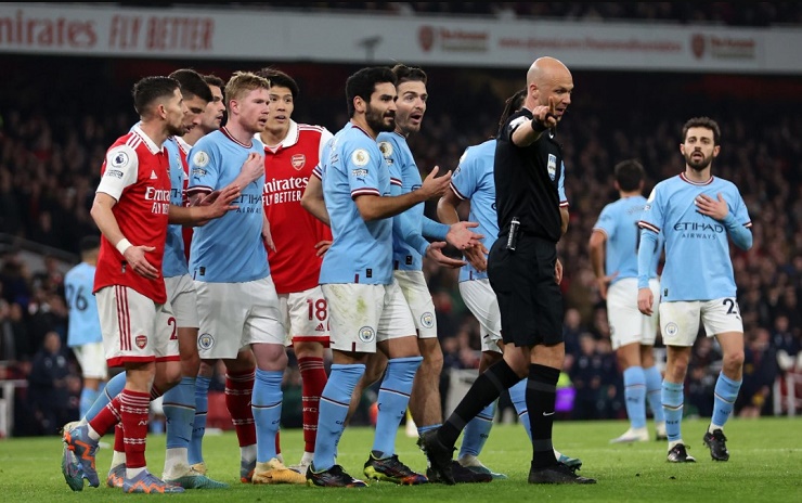 Arsenal và Man&nbsp;City đều bị&nbsp;phạt tiền