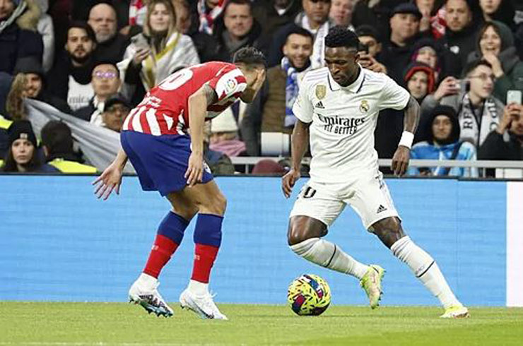 Vinicius không ít lần làm khổ hàng thủ của Atletico Madrid