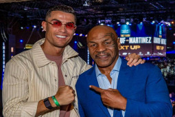 Ronaldo và Mike Tyson làm khán giả phấn khích, chạm mặt ở Saudi Arabia