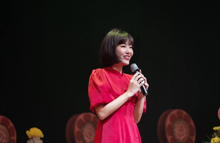 Thanh Hương là diễn viên của Nhà hát Kịch Hà Nội và làm cả MC.
