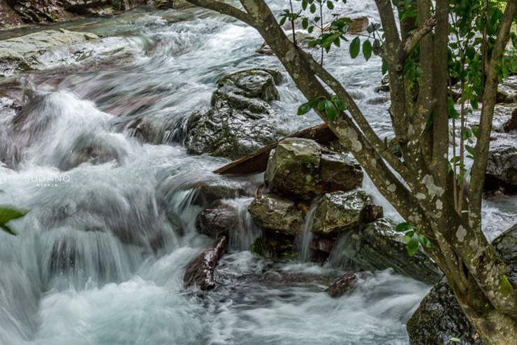 Do đó, thung lũng đầy màu sắc ở núi Xianyu được cho là do 7 nàng tiên để lại.