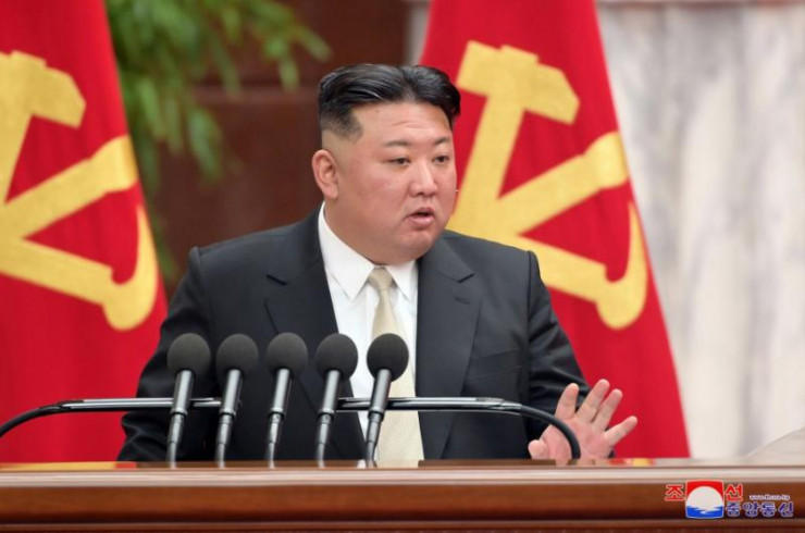 Nhà lãnh đạo Triều Tiên Kim Jong-un phát biểu tại phiên họp. Ảnh: KCNA