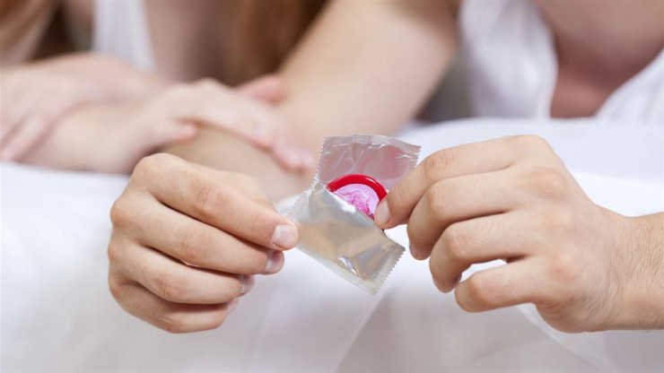 Bao cao su thường được sử dụng trong việc ngăn chặn khả năng có thai, lây nhiễm các bệnh lây truyền qua đường tình dục.