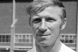 Cựu cầu thủ Anh vô địch World Cup 1966 mắc ung thư hạch, dấu hiệu nào cần lưu ý?