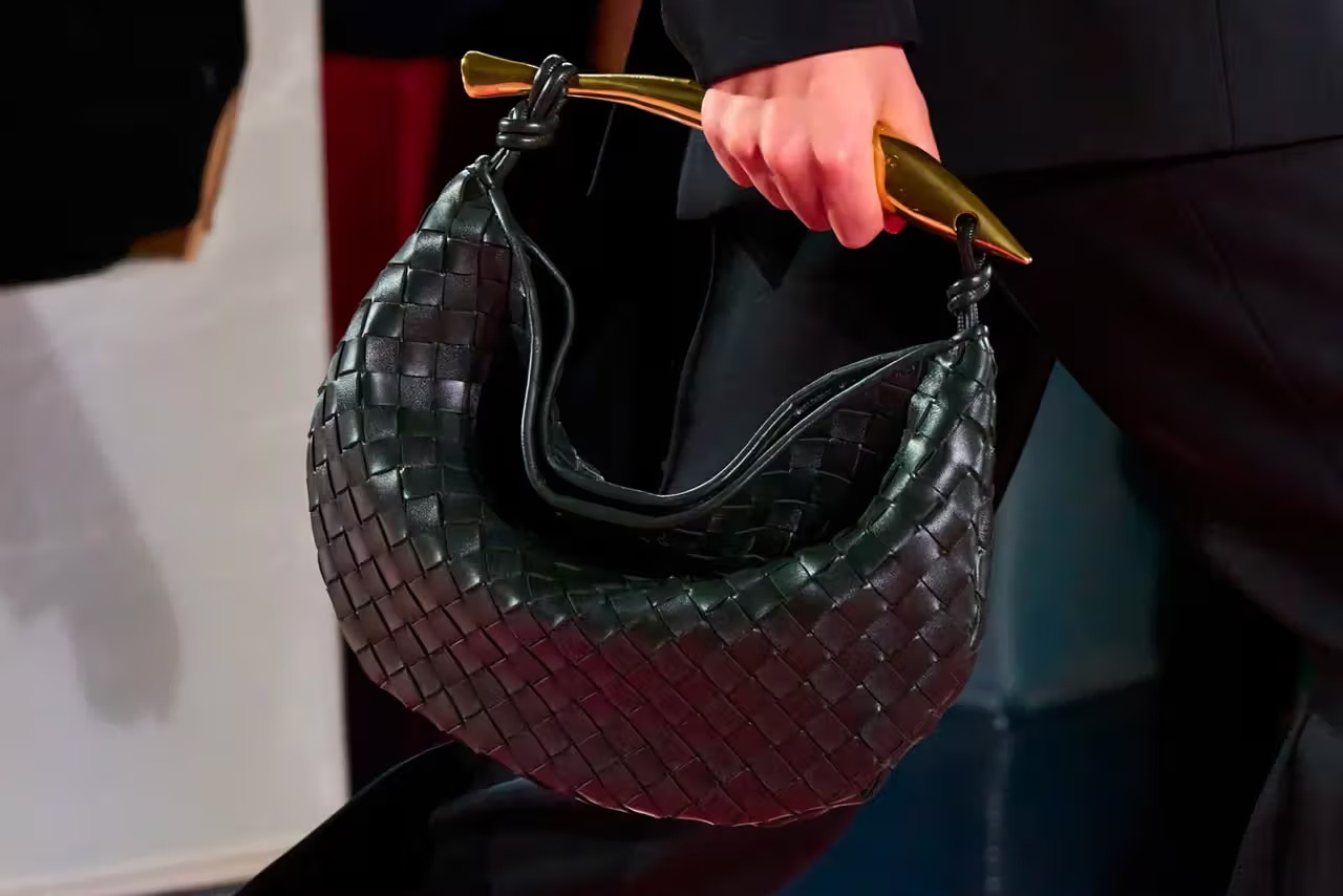 Ý đồ phía sau chuyện nhà mốt Ý Bottega Veneta trở lại mạng xã hội - 1