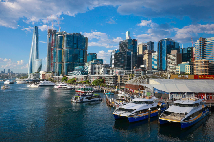 Bên cạnh Nhà hát Opera Sydney, Cảng Darling cũng là một địa điểm không thể bỏ qua trên hành trình khám phá Sydney. Được mệnh danh là "New York của Châu Đại Dương", Cảng Darling mang đến cho du khách cảm nhận về một vẻ đẹp hiện đại, nhộn nhịp.