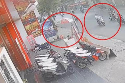 Video: Bảo vệ bị nhóm thanh niên dàn cảnh hỏi đường, lấy trộm xe máy