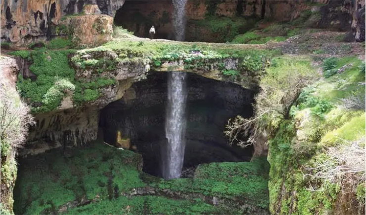 Tham quan thác nước hùng vĩ nhất Trung Đông, Baatara, Lebanon.
