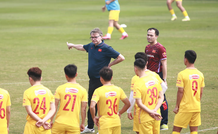 HLV Philippe Troussier nổi nóng ở buổi tập giữa trưa của U23 Việt Nam - 2