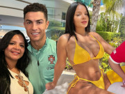 Bóng đá - Sốc Ronaldo bị tố &quot;mây mưa&quot; với fan nữ, phía CR7 phản ứng ra sao?