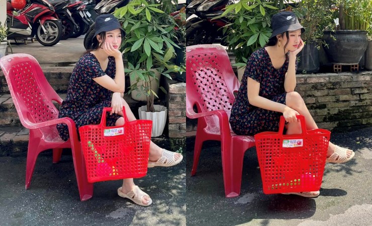 Mới đây trên Facebook cá nhân, mỹ nhân quê Thanh Hóa khoe hình ảnh diện đồ bộ, đi dép tổ ong và trên tay là chiếc giỏ đi chợ quen thuộc khiến người hâm mộ thích thú.

