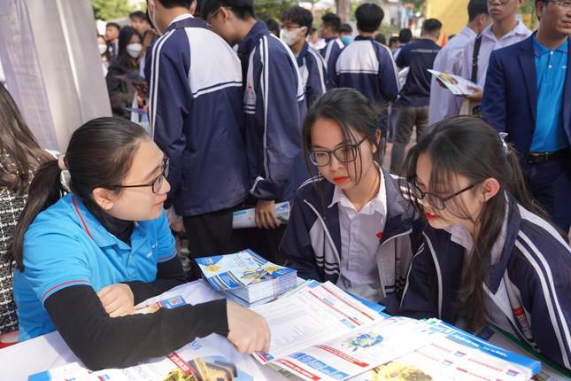Đại học Quốc gia Hà Nội mở 4 ngành mới, đưa 7.000 sinh viên lên Hòa Lạc - 1