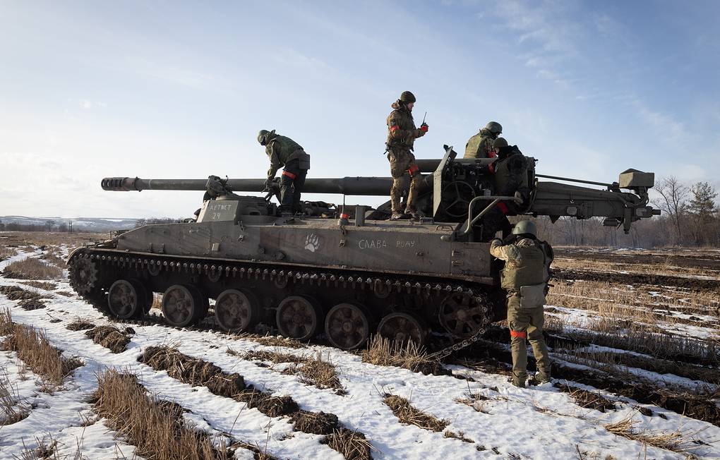 Xe tăng quân đội Nga ở Donetsk (ảnh: TASS)