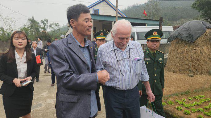 Cựu binh Mỹ trao trả cuốn nhật ký cho gia đình liệt sĩ Cao Văn Tuất - 1