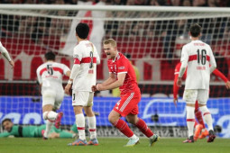 Video bóng đá Stuttgart - Bayern Munich: Tuyệt phẩm sút xa, dằn mặt PSG (Bundesliga)