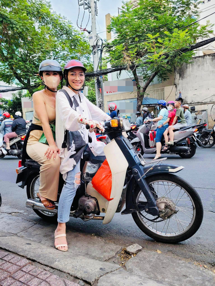 Ca sĩ Hồng Ngọc sau tai nạn bị bỏng nặng khuôn mặt - 5