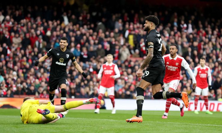 Phillip Billing chọc thủng lưới Arsenal chỉ sau 9,11 giây