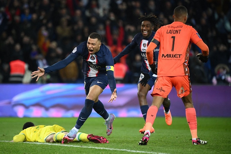 Mbappe cán mốc 201 bàn cho PSG