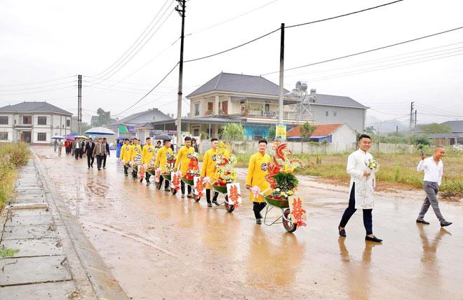 Màn rước dâu độc, lạ gây 'bão mạng' ở Việt Nam - 6