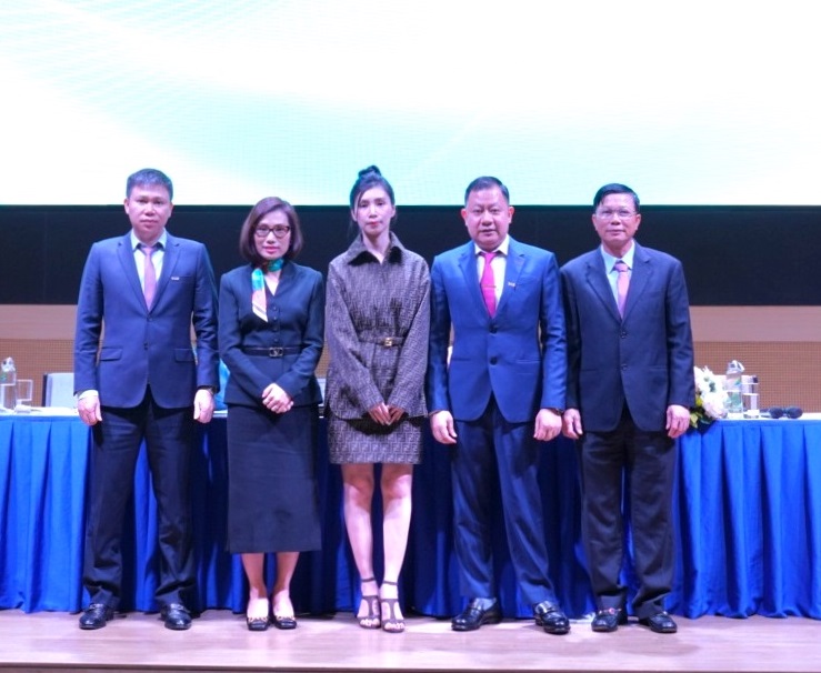 Bà Vũ Đặng Hải Yến (giữa) trở lại FLC trong vai trò Phó Chủ tịch thường trực HĐQT