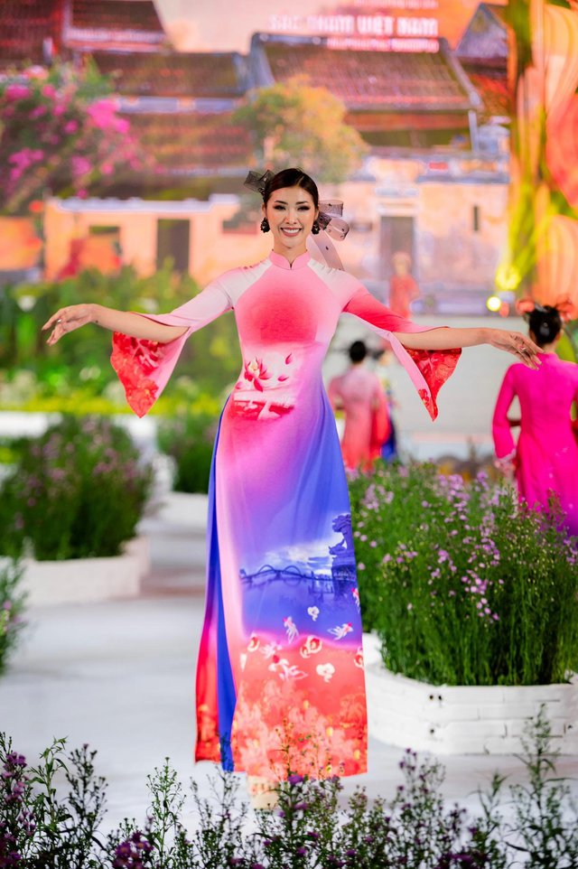 Tường Vy - Miss Tourism World 2019 - Hoa hậu Du lịch Thế giới 2019&nbsp; trong tà&nbsp;áo dài Hình Ảnh Đà Nẵng