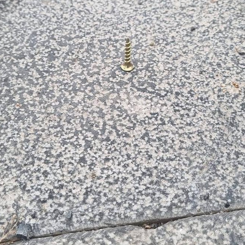Xôn xao hình ảnh đinh vít vứt ở bãi đỗ xe chùa Tam Chúc, công an xác định nguyên nhân - 2