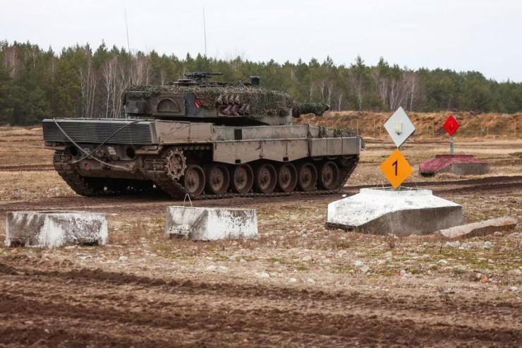 Xe tăng Leopard 2 A4 trong đợt huấn luyện ở Swietoszow (Ba Lan) hồi tháng 2. Ảnh: REUTERS