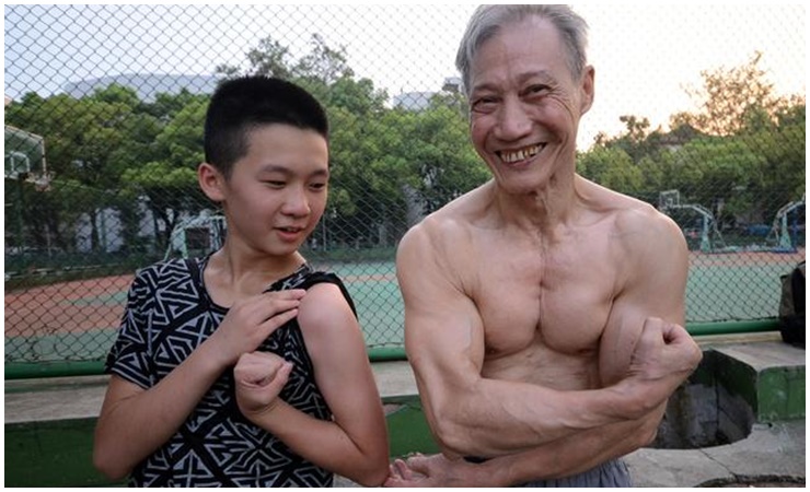 Ông Deng Weitao, ngoài 70 tuổi, đến từ Trung Quốc đã có quyết định táo bạo khi nghỉ hưu: Đi tập gym.
