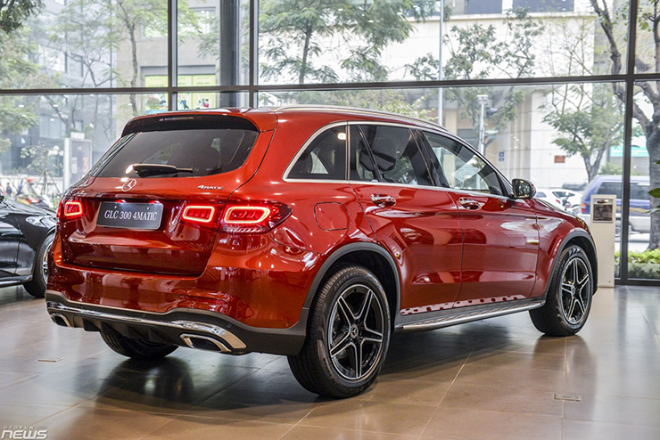 Mercedes-Benz GLC giảm giá lên đến 200 triệu đồng xả kho chờ xe mới - 2