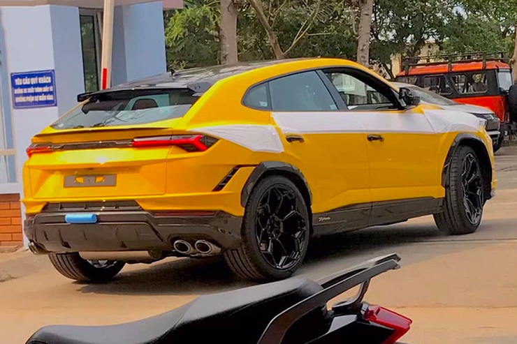 "Siêu SUV" Lamborghini Urus hiệu suất cao đầu tiên về Việt Nam - 1