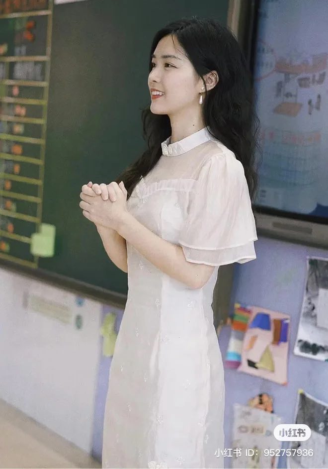 Cô giáo Quảng Châu gây tranh cãi với quần jean, váy juyp khi lên lớp - 5