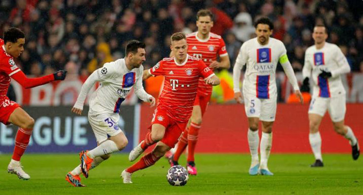 Joshua Kimmich cố gắng theo sát Lionel Messi