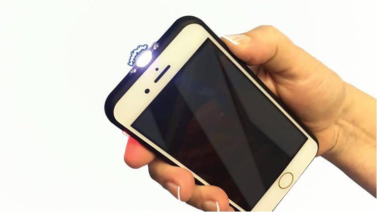 Súng điện có ngoại hình giống hệt iPhone đang được bán trái phép ở Anh.