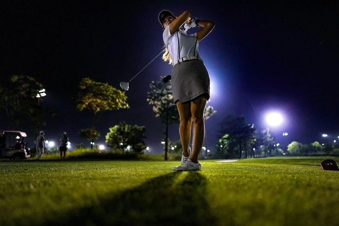 Ngoài dịch vụ tee off vào buổi tối thì dịch vụ "white night golf&nbsp;- đánh golf đêm trắng" cũng đang được ưa chuộng không kém.