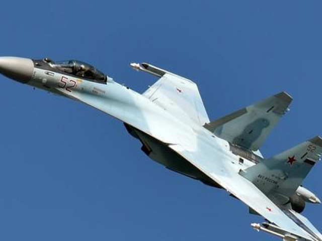 VIDEO: Tiêm kích Su-35 tuần tra, bắn tên lửa vào mục tiêu Ukraine