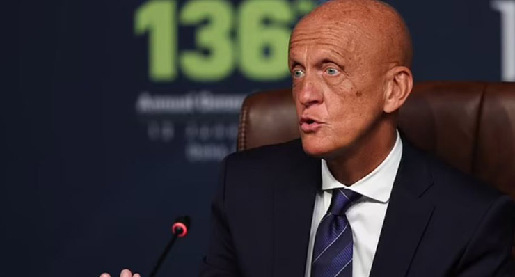 Ông&nbsp;Pierluigi Collina đề xuất hủy bỏ những phút đá bù giờ vô nghĩa trong các trận đấu đã sớm ngã ngũ kết quả như trận Liverpool hạ MU 7-0