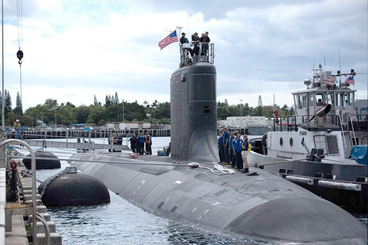 Một tàu ngầm hạt nhân lớp Virginia neo tại cảng quân sự Peral, bang Hawaii của Mỹ hồi tháng 6-2019. Ảnh: Hải quân Mỹ