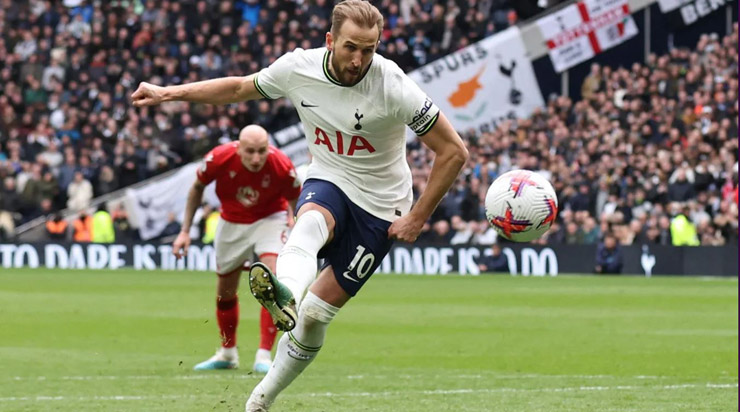 Đội trưởng của Spurs hoàn tất cú đúp từ quả phạt đền chính xác