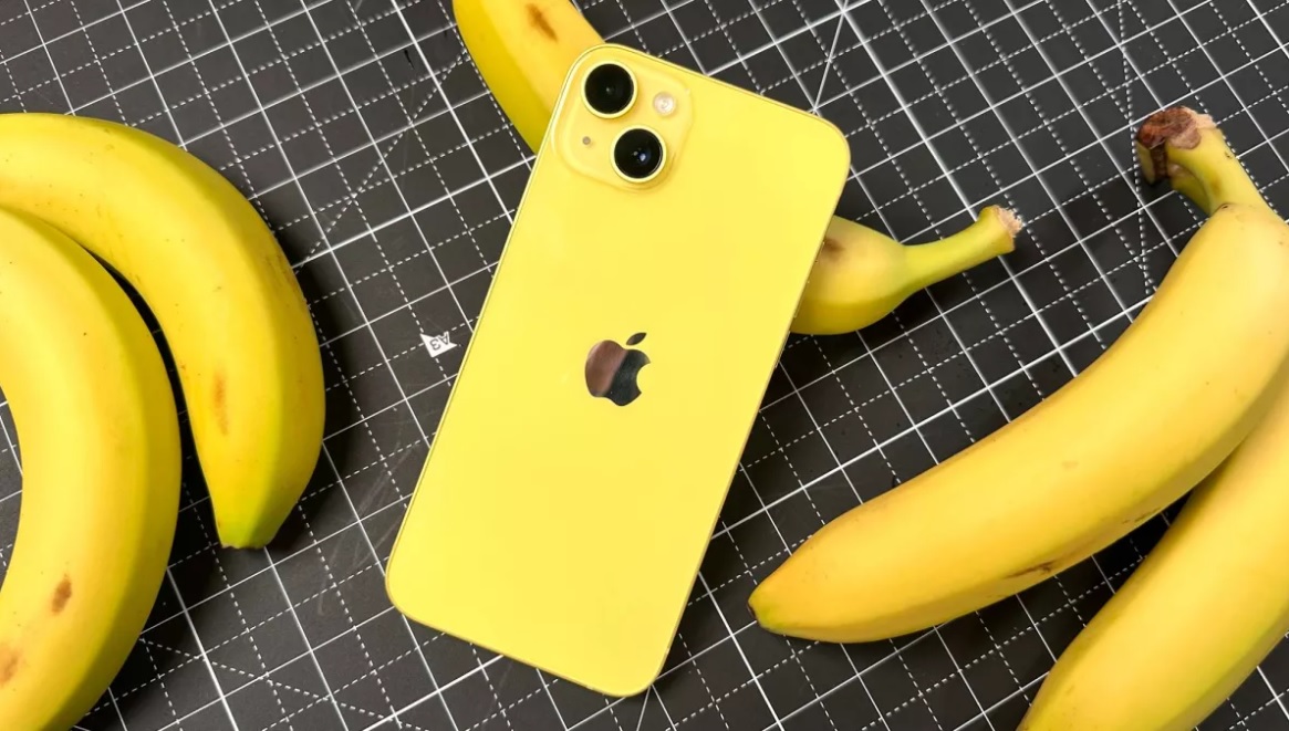 iPhone 14 màu vàng có màu giống với màu chuối chín.