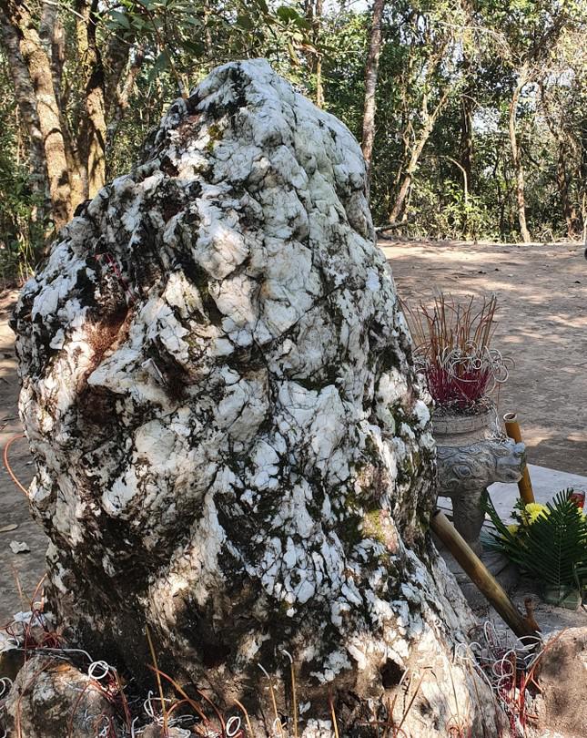 Chuyện về hòn đá kỳ lạ được phong Thần, cách biên giới Việt - Trung chưa đầy 1 mét - 6