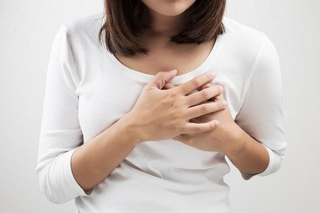 Đau tức ngực có thể là dấu hiệu đã mắc giang mai và nhiều bệnh nguy hiểm khác - 1