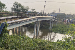 Sau tiếng động mạnh, phát hiện 2 thanh niên tử vong dưới kênh