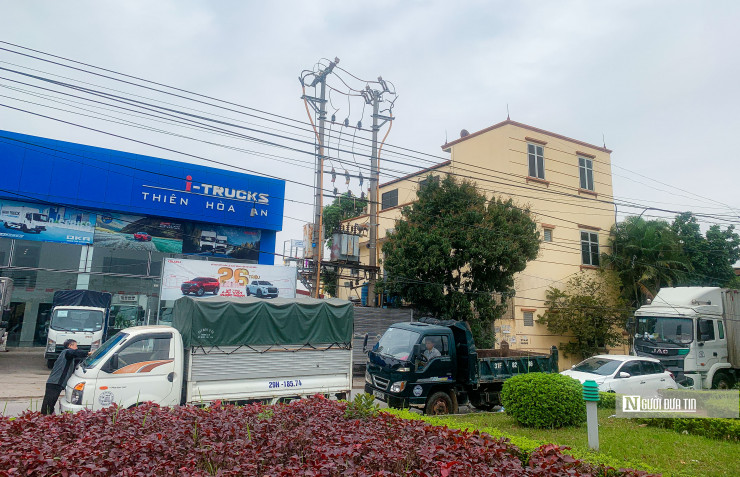 Hà Nội: Hàng xe nối dài tại trung tâm đăng kiểm trước thời điểm bị khám xét - 9
