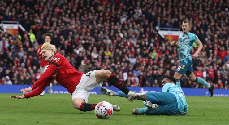 MU lo vì thẻ đỏ Casemiro, Garnacho chống nạng: Nguy cơ lỡ top 3 Ngoại hạng Anh - FA Cup - 2