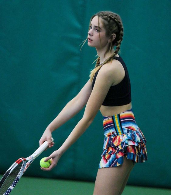 Makenzie Raine là vận động viên quần vợt được nhiều người quan tâm vì xinh đẹp.