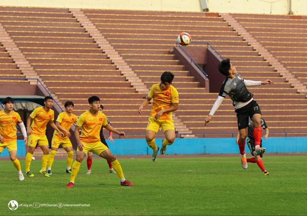 U23 Việt Nam trong trận giao hữu với CLB Phú Thọ. Ảnh: VFF
